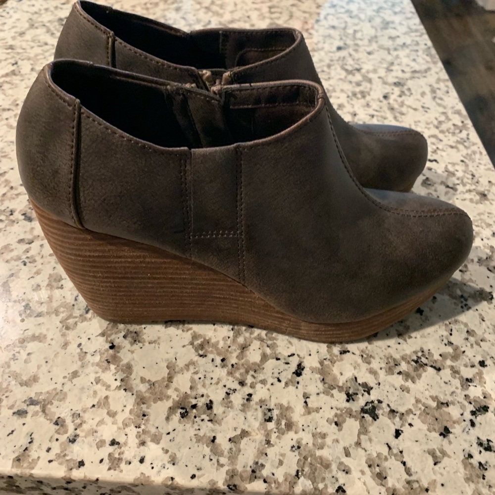 Dr. Scholl’s ankle wedge bootie